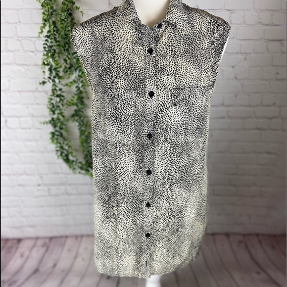 𝅺lira Cheetah Print Open Back Sleeveless button Down Shirt M - Picture 1 of 3